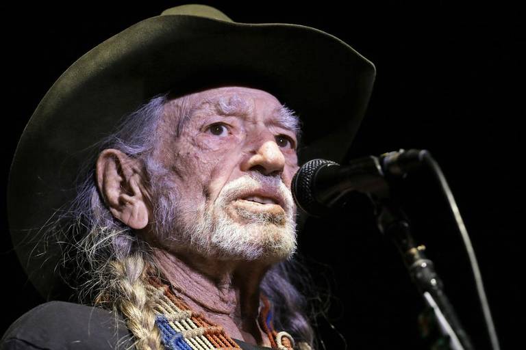 Willie Nelson Walks Off Stage and Cancels his Charlotte Show Willie Nelson Walks Off Stage and Cancels his Charlotte Show