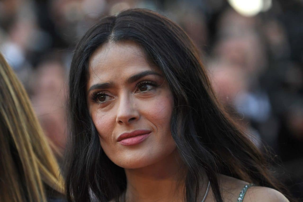 Salma Hayek says change is happening in Hollywood, but male actors should take pay cuts Salma Hayek says change is happening in Hollywood, but male actors should take pay cuts
