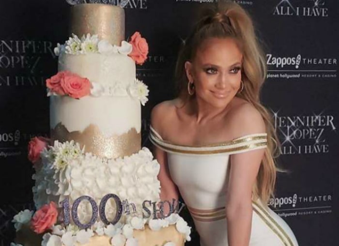 Jennifer Lopez Snaps Pics of Her Derriere ‘Pre-Show Workout’