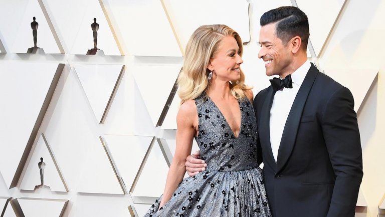 Kelly Ripa and Mark Consuelos Sign True Crime Deal at Oxygen Kelly Ripa and Mark Consuelos Sign True Crime Deal at Oxygen