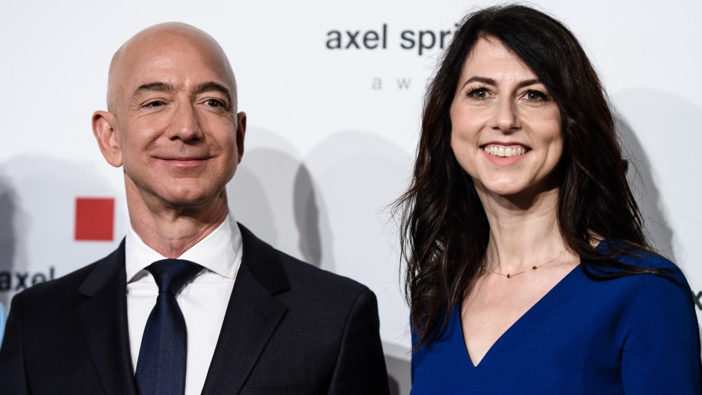 MacKenzie Bezos Signs ‘Giving Pledge’ to Donate Half Her $37 Billion Amazon Fortune to Charity MacKenzie Bezos Signs ‘Giving Pledge’ to Donate Half Her $37 Billion Amazon Fortune to Charity