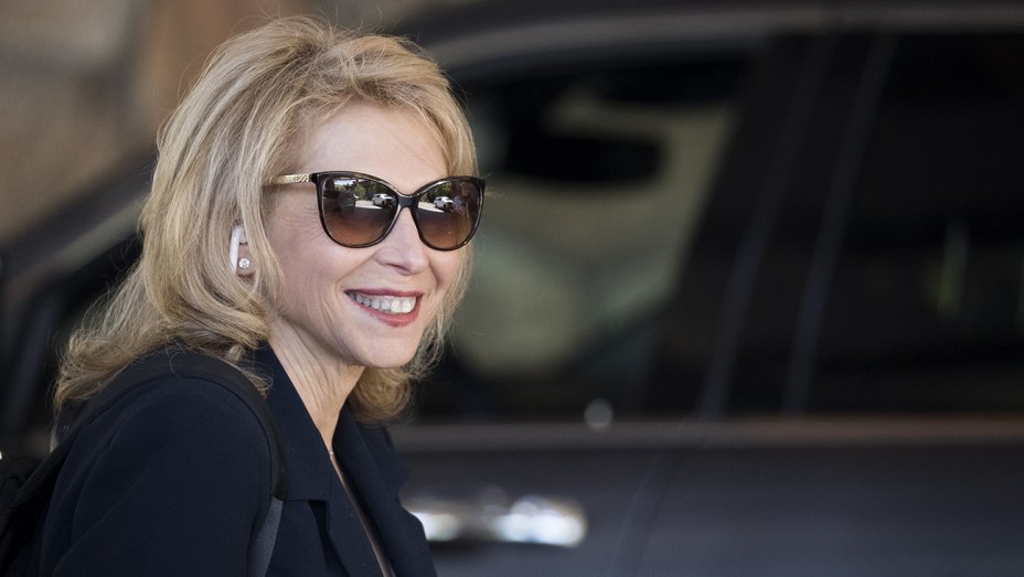 Shari Redstone Explores Plan to Launch Fox News Competitor Shari Redstone Explores Plan to Launch Fox News Competitor