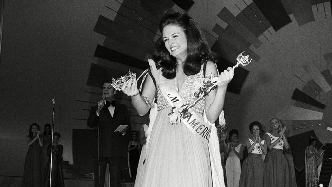 Phyllis George: Miss America, Pioneering NFL Sportscaster, TV Host, Entrepreneur Dies at 70